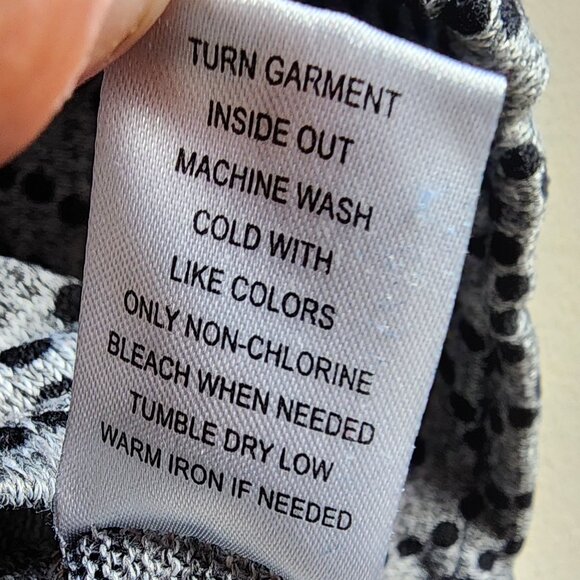 Olivia Blu Gray/Black Geometric Print Batwing Jersey Size Large - Picture 12 of 16